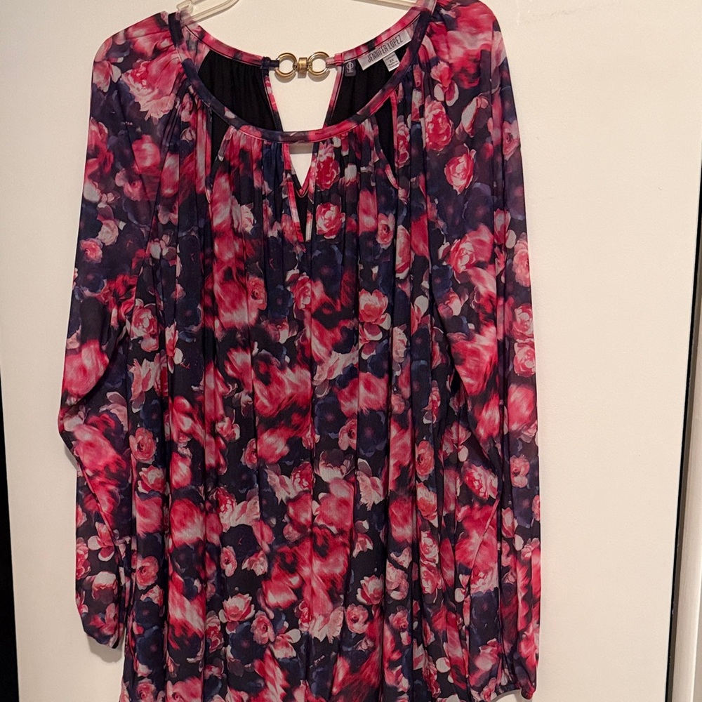 Jennifer Lopez Floral Blouse - Pink and Purple
Perfect for Valentine’s Day!